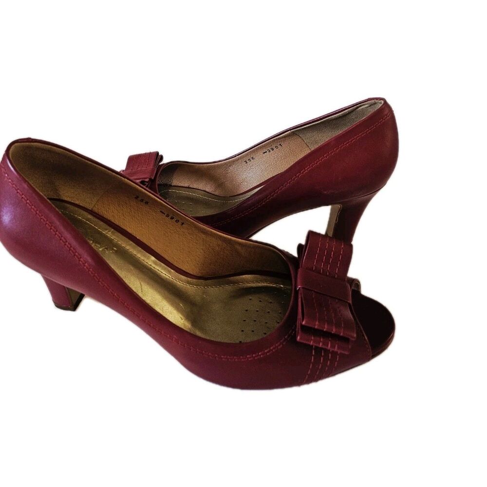 Andrea Heels Size 8 - Picture 4 of 7